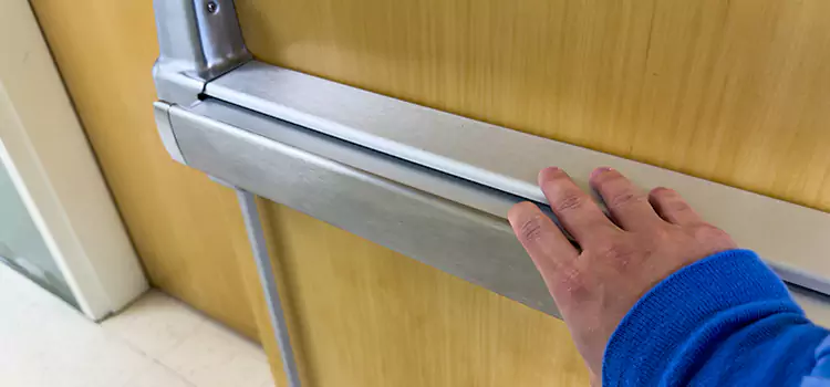 Installing a Push Bar on a Door Sainte-Catherine-de-la-Jacques-Cartier